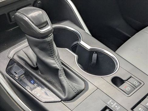 Used 2020 Toyota Highlander XLE image 11