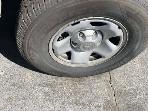 Used 2016 Toyota Tacoma SR image 25