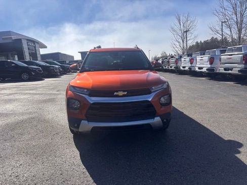 Used 2022 Chevrolet TrailBlazer LT image 2