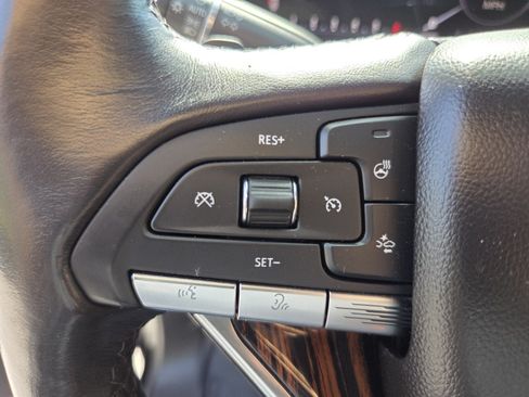 Used 2021 Cadillac Escalade Premium Luxury RWD image 23
