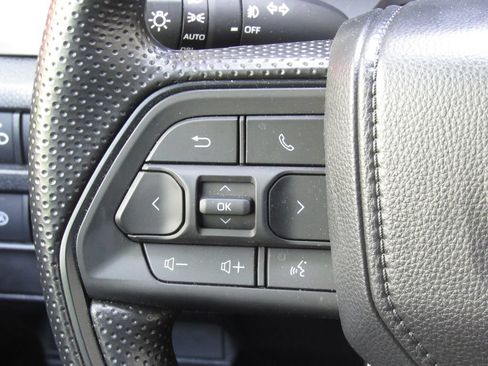 Certified 2025 Toyota Tacoma SR5 AWD/4WD image 26