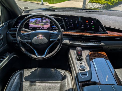 Used 2023 Cadillac Escalade Premium Luxury AWD/4WD image 30