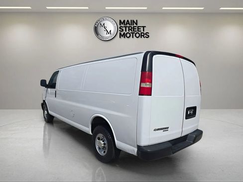 Used 2013 Chevrolet Express 3500 Extended image 3