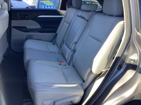 Used 2015 Toyota Highlander Plus image 12