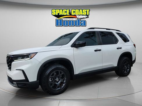 Certified 2024 Honda Pilot TrailSport image 10