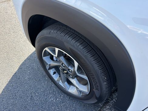 Used 2025 Chevrolet Trax LT w/ Driver Confidence Package image 7