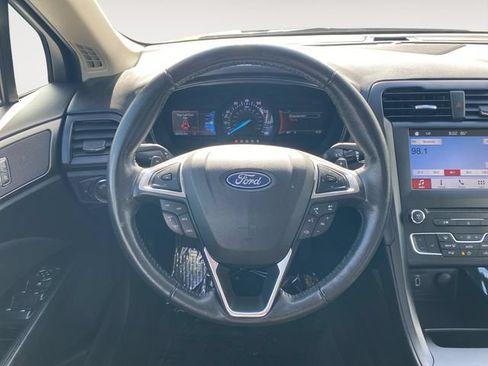 Used 2018 Ford Fusion SE w/ Equipment Group 201A FWD image 12