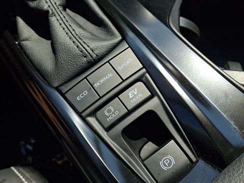 Used 2025 Toyota Camry SE w/ Convenience Package FWD image 25