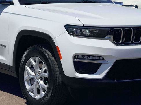 Certified 2023 Jeep Grand Cherokee Limited AWD/4WD image 8