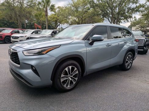 Used 2023 Toyota Highlander XLE FWD image 8