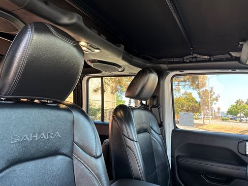 Used 2022 Jeep Wrangler Unlimited Sahara w/ Cold Weather Group image 16
