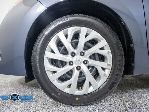 Used 2018 Toyota Corolla LE FWD image 45