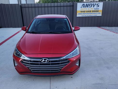 Used 2020 Hyundai Elantra SE w/ Winter Weather Package FWD image 2