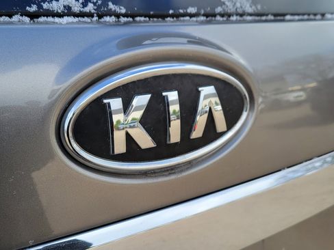 Used 2012 Kia Sorento LX w/ Convenience Pkg image 6
