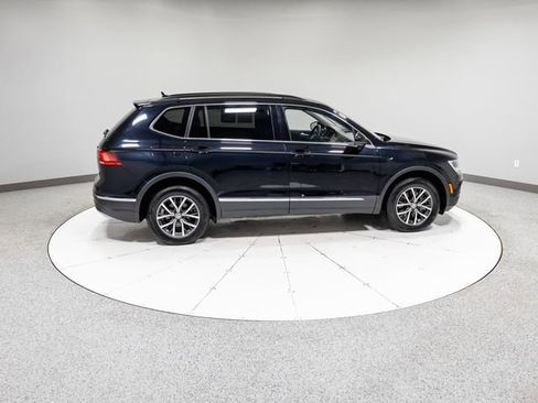 Used 2020 Volkswagen Tiguan SE image 28