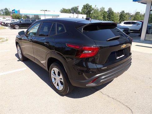 Certified 2024 Chevrolet Trax LS FWD image 3