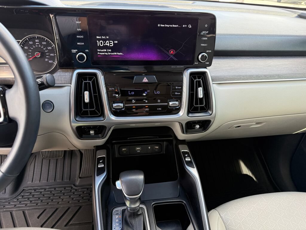 Used 2023 Kia Sorento EX w/ Panoramic Sunroof Package FWD image 24