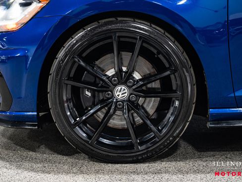 Used 2019 Volkswagen Golf R 4-Door image 10