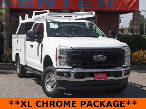 Used 2024 Ford F250 XL w/ Snow Plow/Camper Package AWD/4WD image 2