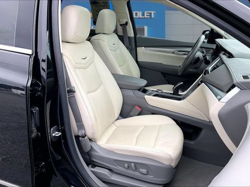 Used 2022 Cadillac XT5 Premium Luxury w/ Technology Package AWD/4WD image 29