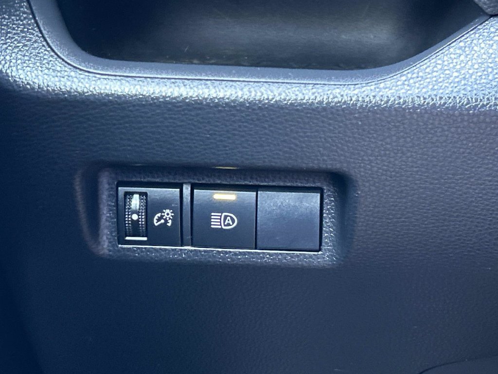 Used 2020 Toyota RAV4 LE FWD image 23