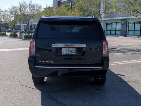 Used 2020 GMC Yukon XL Denali AWD/4WD image 5