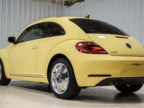 Used 2013 Volkswagen Beetle 2.5 FWD image 5