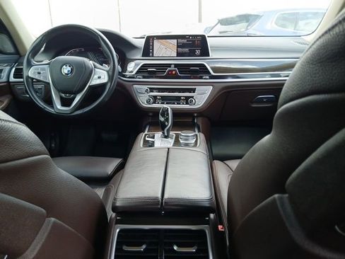 Used 2021 BMW 740i xDrive image 12