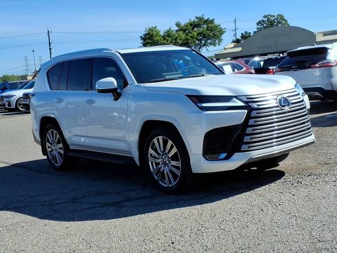Used 2023 Lexus LX 600 4WD w/ Accessory Package (Z1) image 7