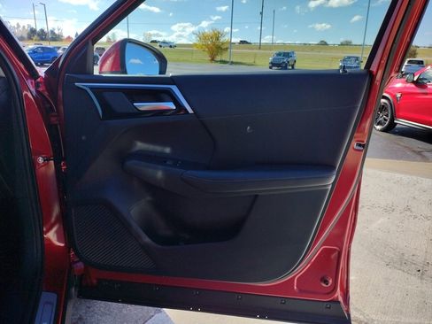 New 2025 Mitsubishi Outlander SE image 34