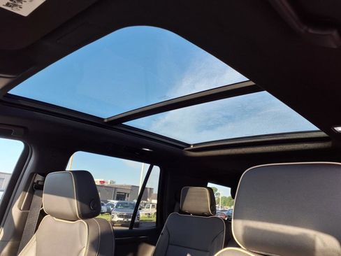 New 2025 Chevrolet Tahoe Premier w/ Sun And Tow Package AWD/4WD image 11