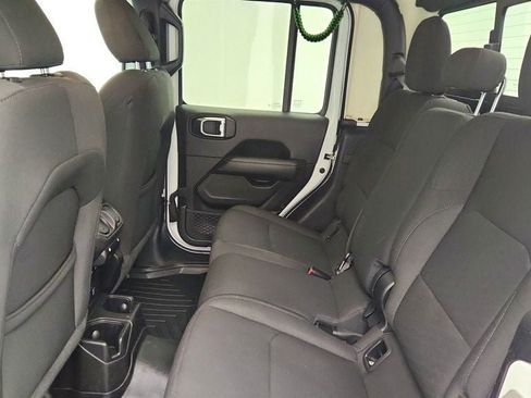 Used 2023 Jeep Gladiator Overland AWD/4WD image 21