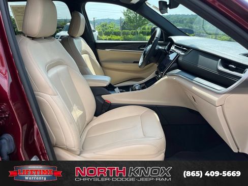 Used 2024 Jeep Grand Cherokee L Limited w/ Black Appearance Package AWD/4WD image 26