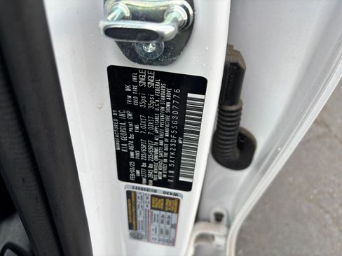 Used 2025 Kia Sportage LX FWD image 28