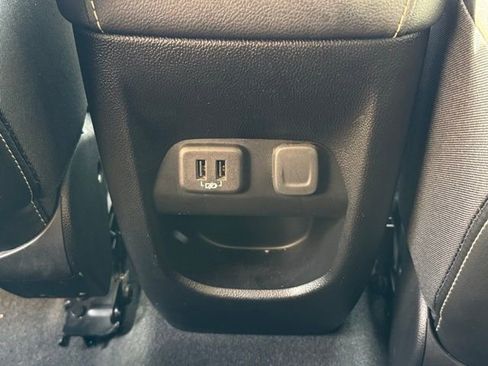 Used 2022 GMC Canyon Denali image 7