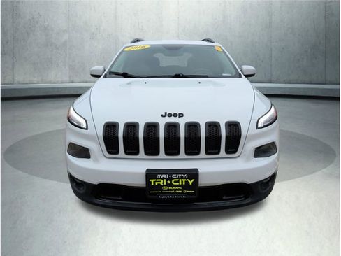 Used 2016 Jeep Cherokee Latitude w/ Cold Weather Group AWD/4WD image 11