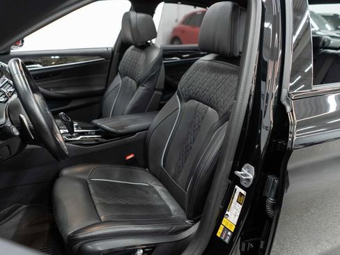 Used 2023 BMW 530e xDrive w/ Executive Package image 9