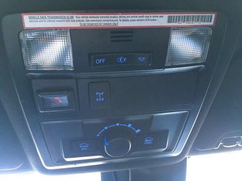 Used 2020 Toyota Tacoma TRD Off-Road AWD/4WD image 15