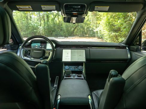 Used 2023 Land Rover Range Rover Long Wheelbase SE AWD/4WD image 4