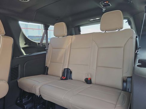 Used 2024 Chevrolet Suburban Premier image 15