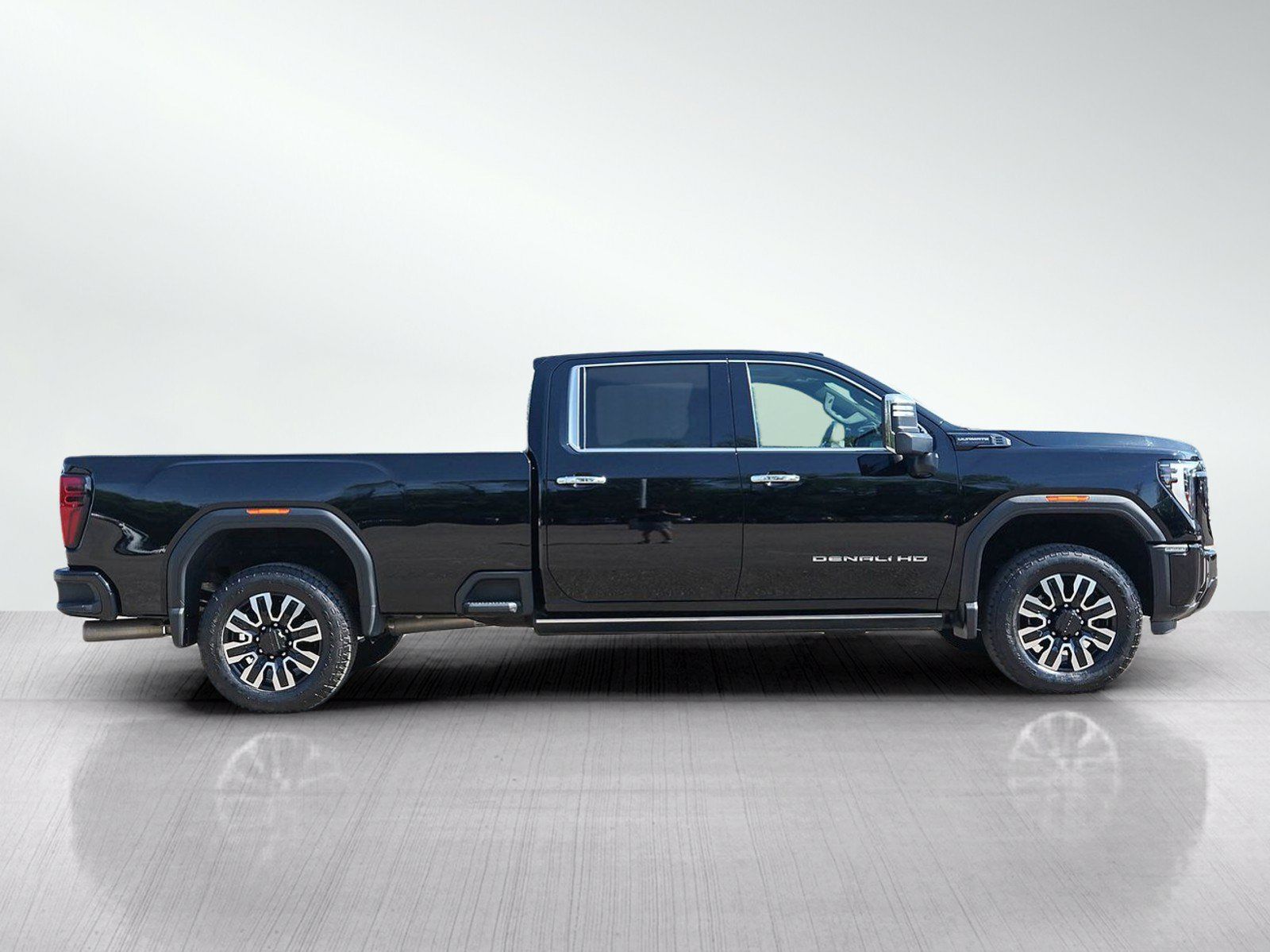 Used 2025 GMC Sierra 2500 Denali Ultimate AWD/4WD image 6