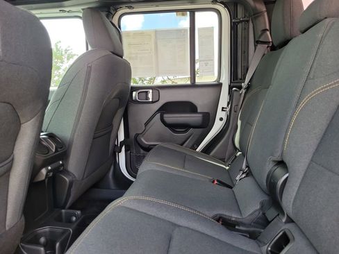 Certified 2025 Jeep Gladiator Sport image 12