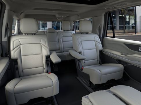 New 2026 Lincoln Navigator L Reserve AWD/4WD image 11