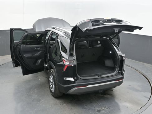 Used 2025 Chevrolet Equinox LT w/ Convenience Package II image 41