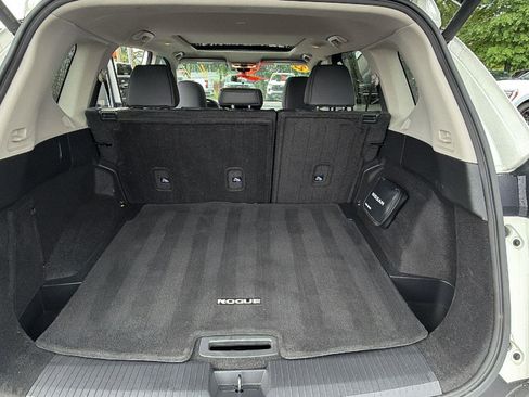 Used 2023 Nissan Rogue SV w/ SV Premium B Package FWD image 10