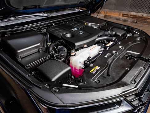 Used 2025 Lexus GX 550 w/ Cold Area Package image 41