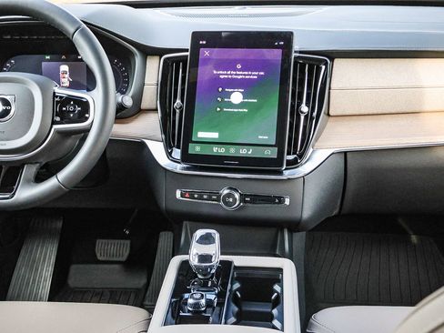 New 2026 Volvo XC90 B5 Plus image 22