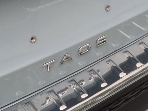 Used 2025 Volkswagen Taos SE image 10