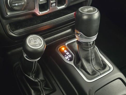 Used 2021 Jeep Wrangler Unlimited Sahara image 37