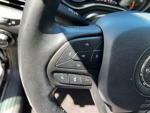 Used 2019 Jeep Cherokee Trailhawk w/ Cold Weather Group AWD/4WD image 26